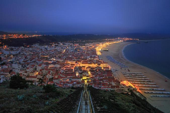 Sunset Terrace - Beachfront Apartment With Private Parking Nazaré Buitenkant foto