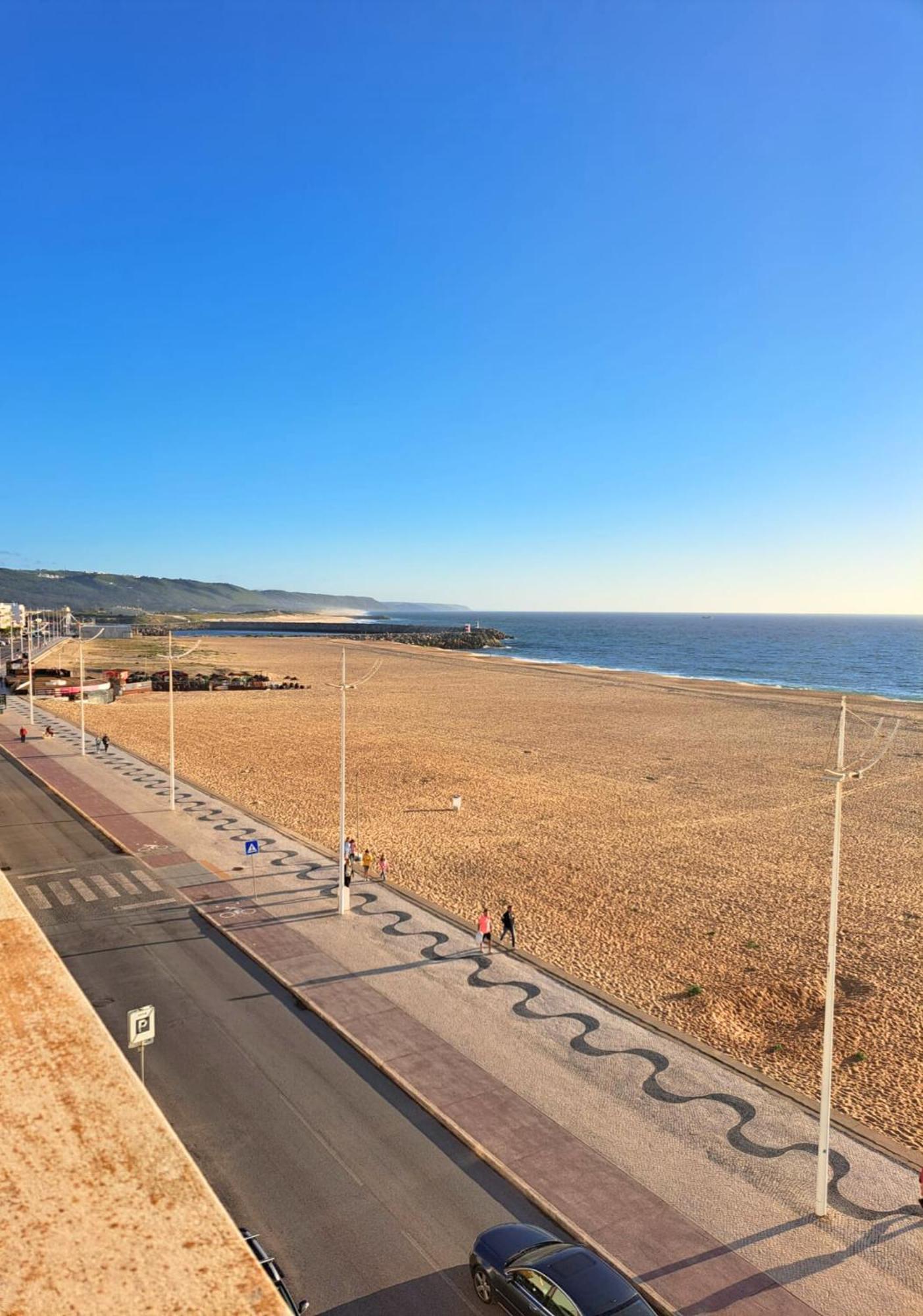 Sunset Terrace - Beachfront Apartment With Private Parking Nazaré Buitenkant foto