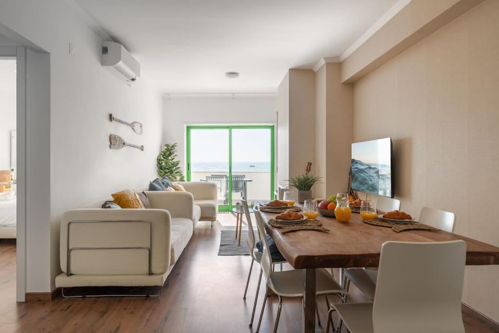 Sunset Terrace - Beachfront Apartment With Private Parking Nazaré Buitenkant foto