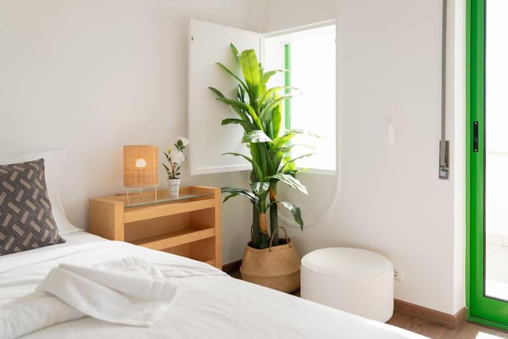 Sunset Terrace - Beachfront Apartment With Private Parking Nazaré Buitenkant foto