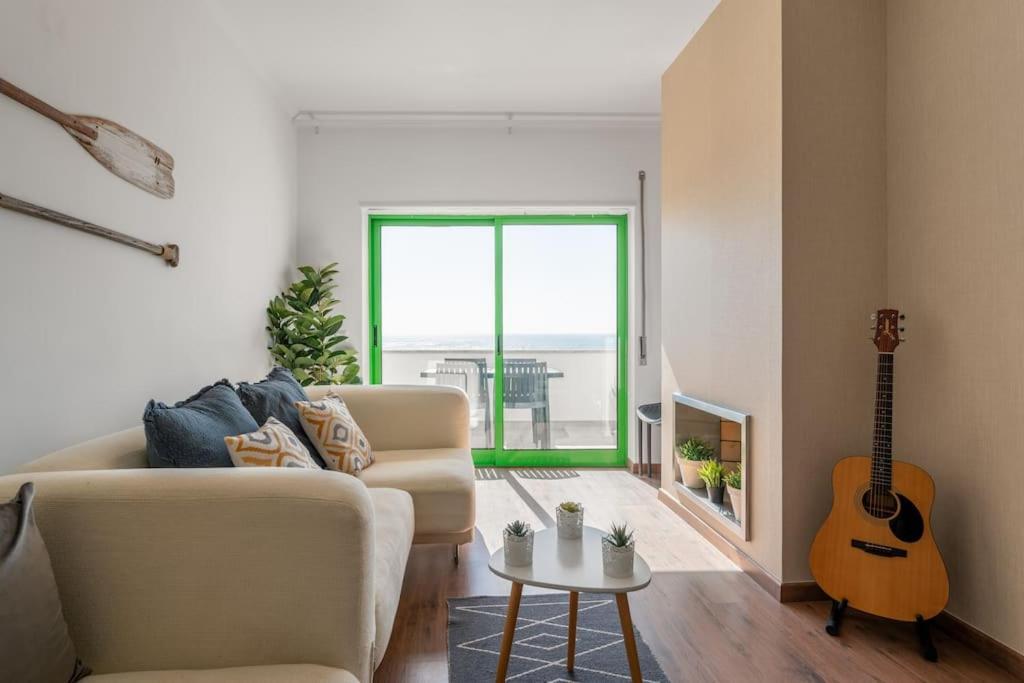 Sunset Terrace - Beachfront Apartment With Private Parking Nazaré Buitenkant foto