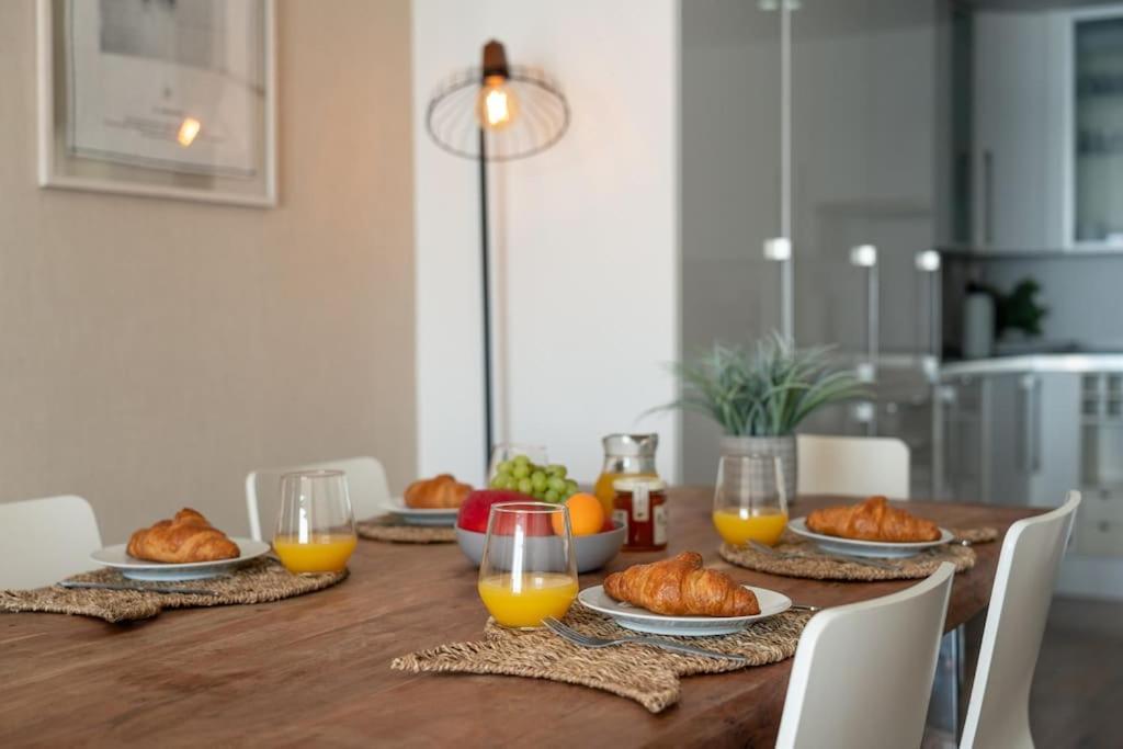Sunset Terrace - Beachfront Apartment With Private Parking Nazaré Buitenkant foto
