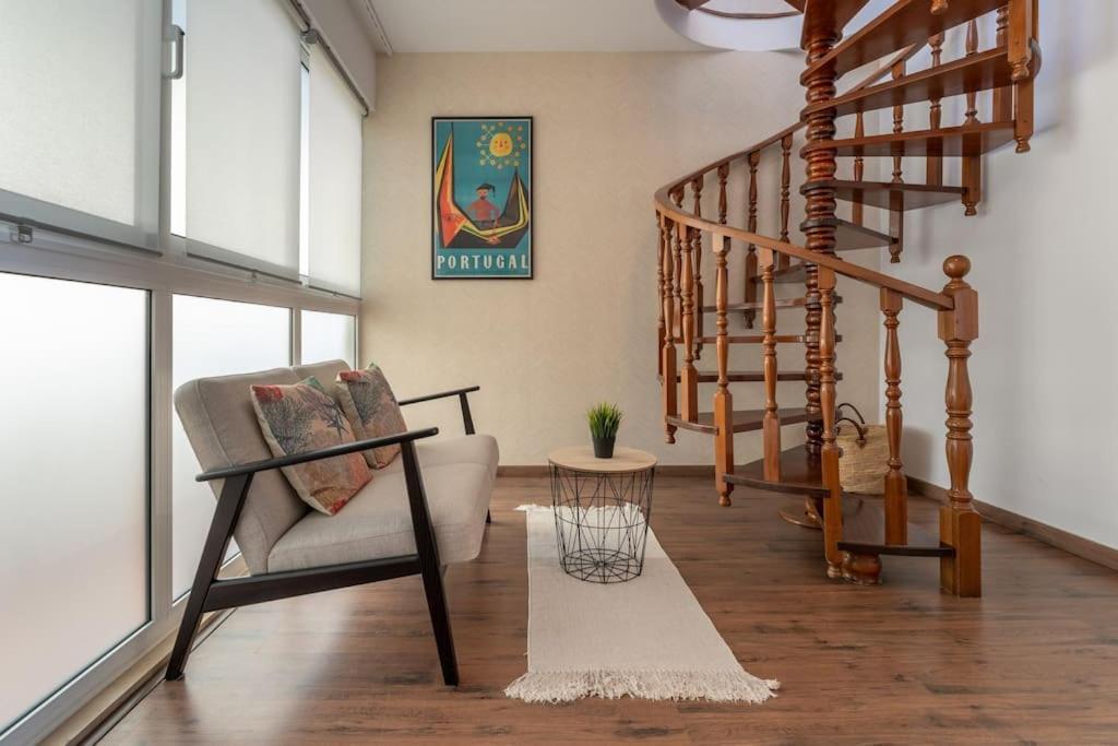 Sunset Terrace - Beachfront Apartment With Private Parking Nazaré Buitenkant foto