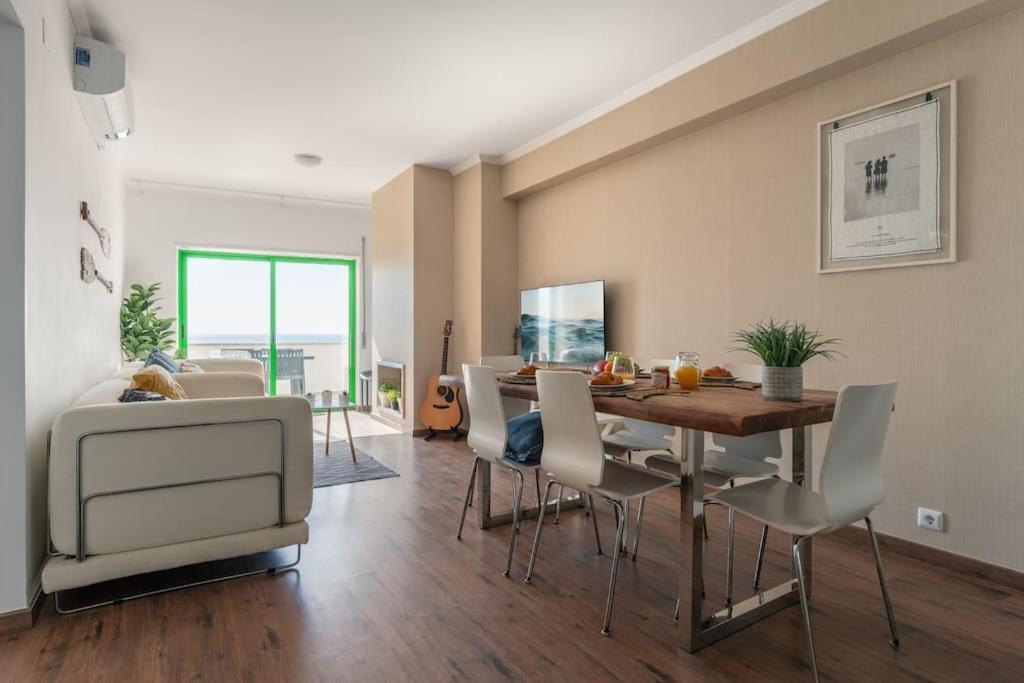 Sunset Terrace - Beachfront Apartment With Private Parking Nazaré Buitenkant foto